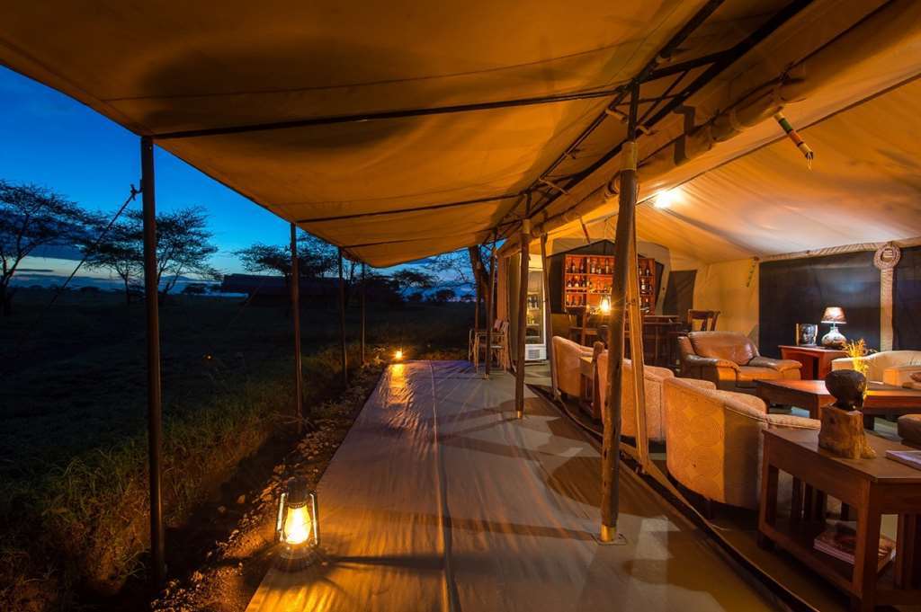 Robanda Karibu Camps And Lodges Sametu Camp Serengeti מסעדה תמונה