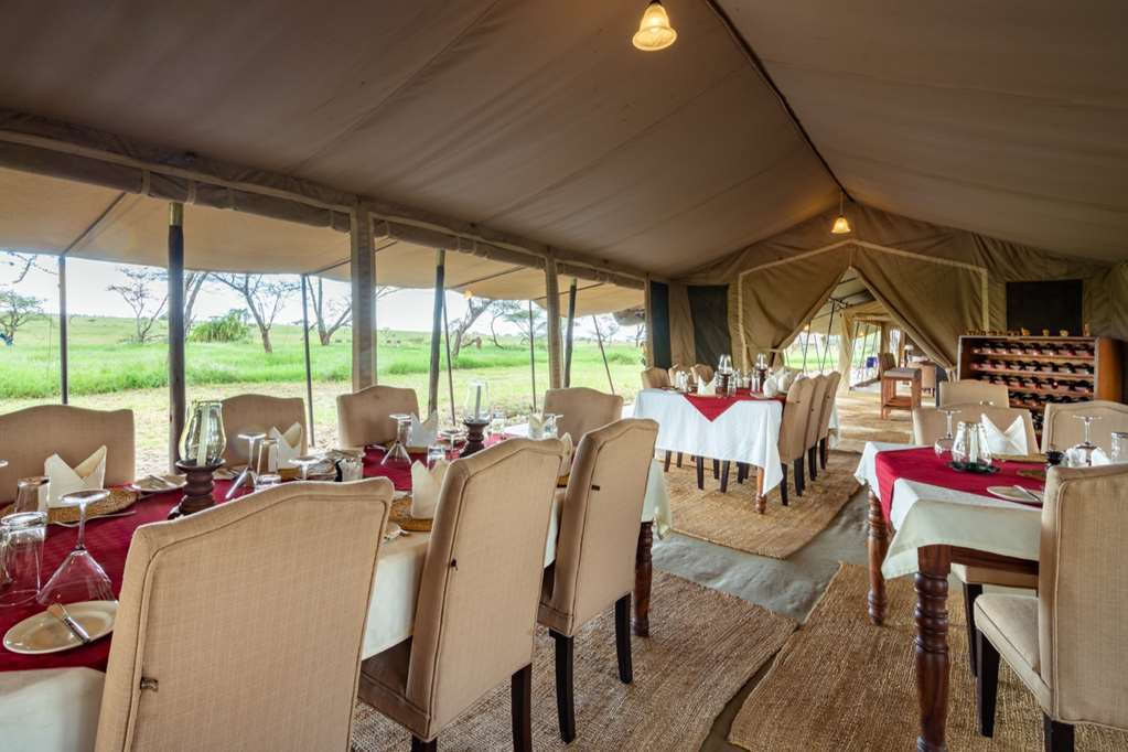 Robanda Karibu Camps And Lodges Sametu Camp Serengeti מסעדה תמונה
